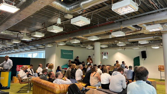 Teilnehmer auf Stühlen des CMS Summits 2025