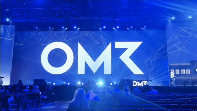 Blaues Bild zur OMR Conference Stage