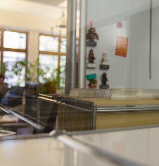 In den Räumlichkeiten der dkd Internet Service GmbH Büroausschnitt der dkd Internet Service GmbH